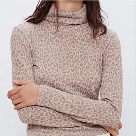 Zara Turtleneck Sweater Cheetah Animal Print Soft Cozy Minimalist Tan Stretchy - Picture 2 of 8